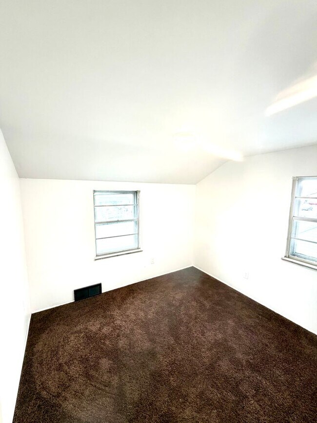 Building Photo - Fully Renovated 3-Bedroom Home in Flint!