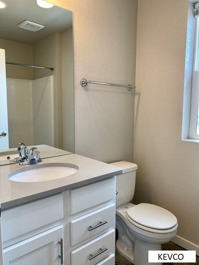 Building Photo - Spectacular New Construction!