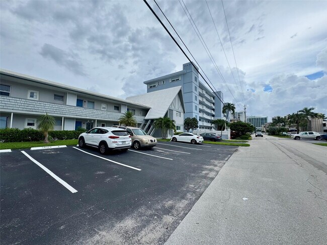 Building Photo - 2801 NE 33rd Ct