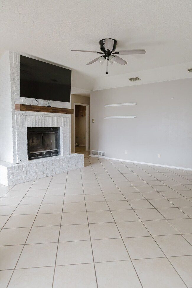 Building Photo - 1105 Gordon Blvd