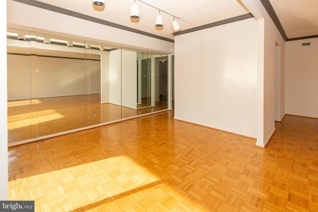 Building Photo - 20930 Valley Forge Cir