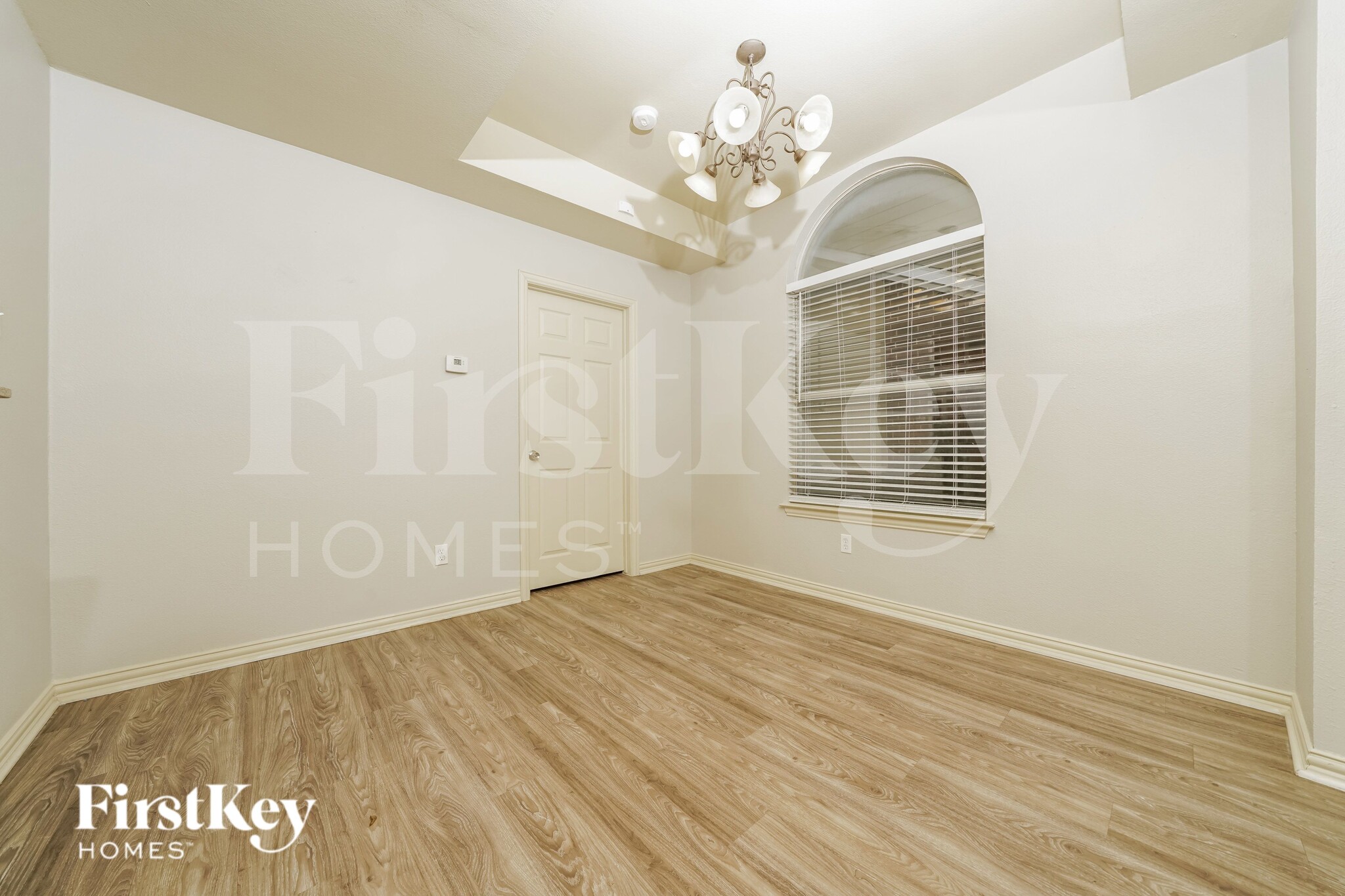 Building Photo - 804 Center St