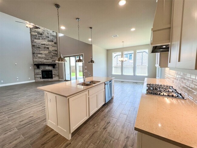 Building Photo - 2201 Essex Ct