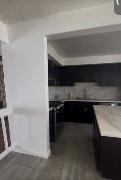Building Photo - 2510 Voorhees Ave