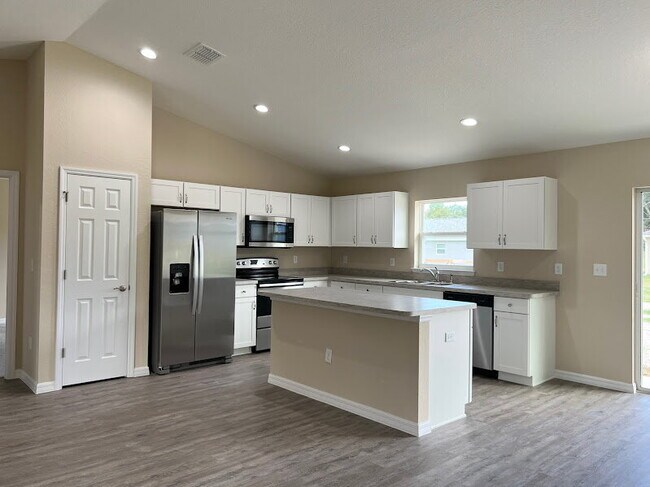 Building Photo - **Available March 15th**Beautiful Home for Rent 3 Bd 2Bath