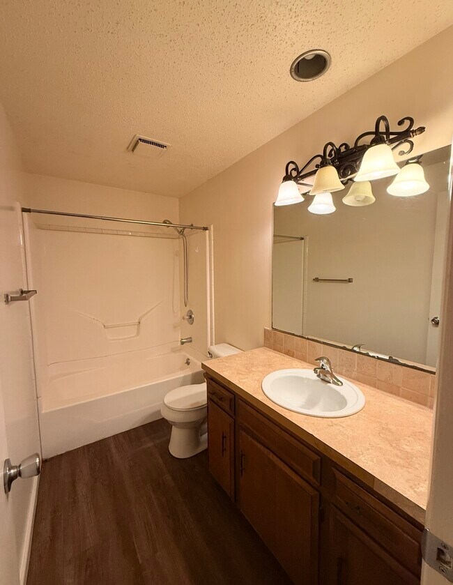 Building Photo - 2837 E Monroe Terrace