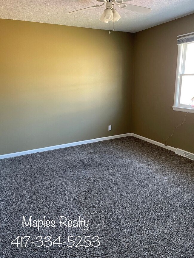 Building Photo - 2 bed / 2 bath home CENTER OF TOWN - BRANS...