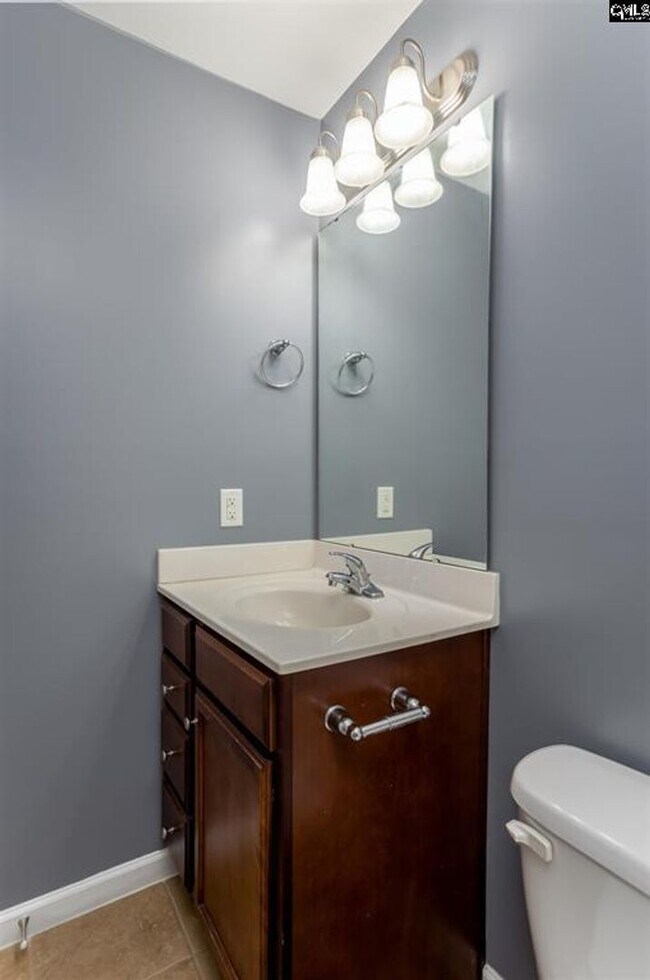 Building Photo - Move-In Ready Townhouse in Hampton Forest!