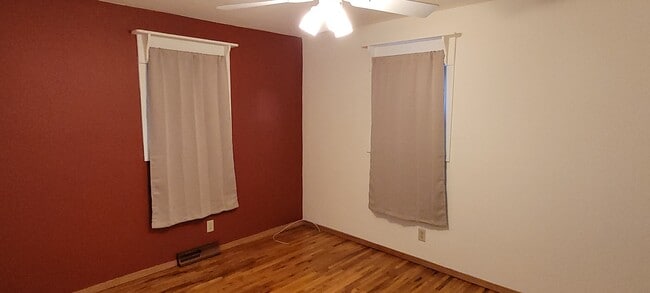 Building Photo - 2124 Maple Ave