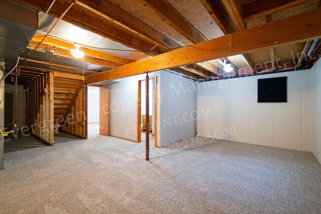 Building Photo - 6437 Edgeware St