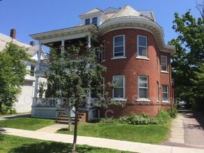 Building Photo - 90 N Winooski Ave