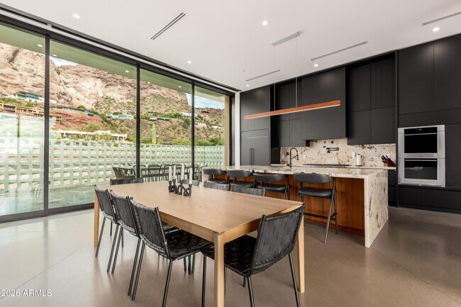 Building Photo - 4905 E White Gates Dr