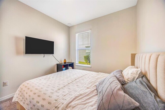 Building Photo - 33995 Astoria Cir