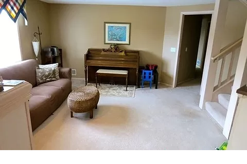 Building Photo - 9120 Trotters Ln