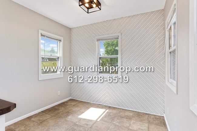 Building Photo - House Available August 1, HW Floors & Buil...