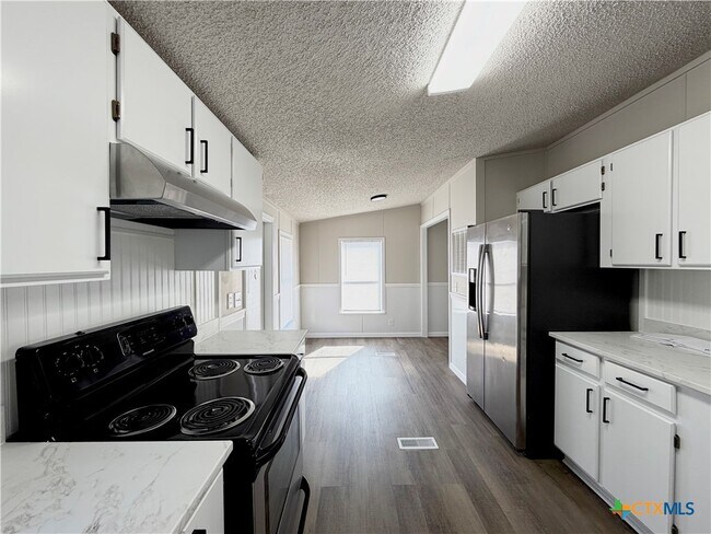 Building Photo - 1414 Mohican Trail