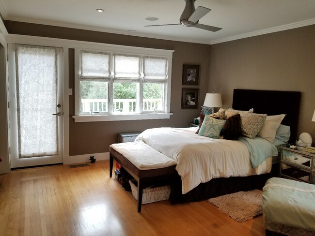 Building Photo - Gorgeous 2 Bed 1 Bath single Family Home I...