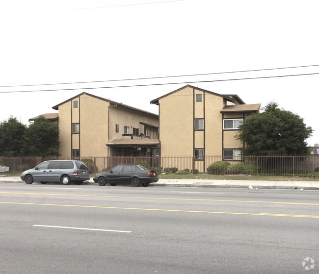 Primary Photo - North Pointe Rayen Apartments