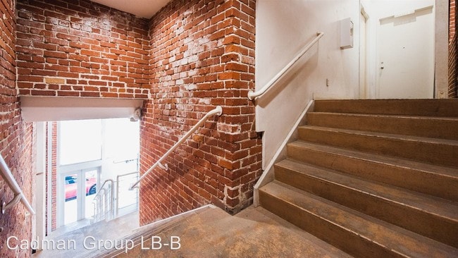 Building Photo - 946-950 Daisy Ave