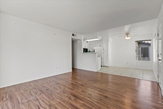 Building Photo - Bright, Modern 2 Bedroom Upstairs Condo, Community Pool, Gated, Covered Parking
