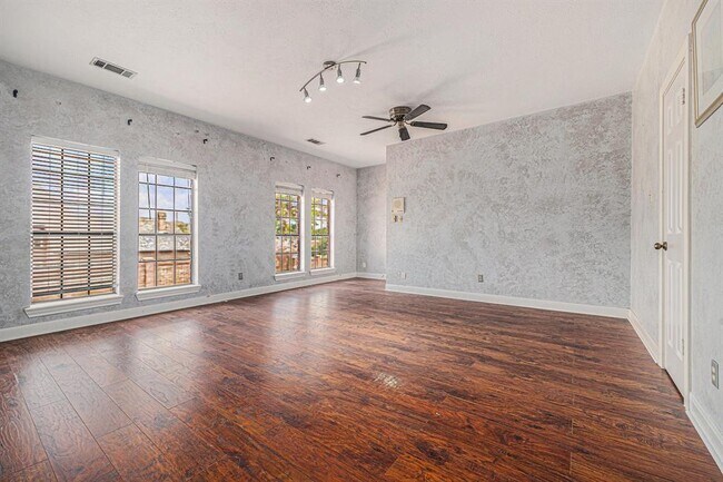 Building Photo - 7415 Naremore Dr
