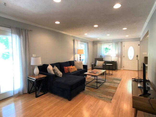 Building Photo - Receive $500 Off the First Month's Rent if...