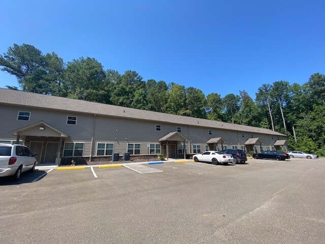 Building Photo - Evergreen Apartments