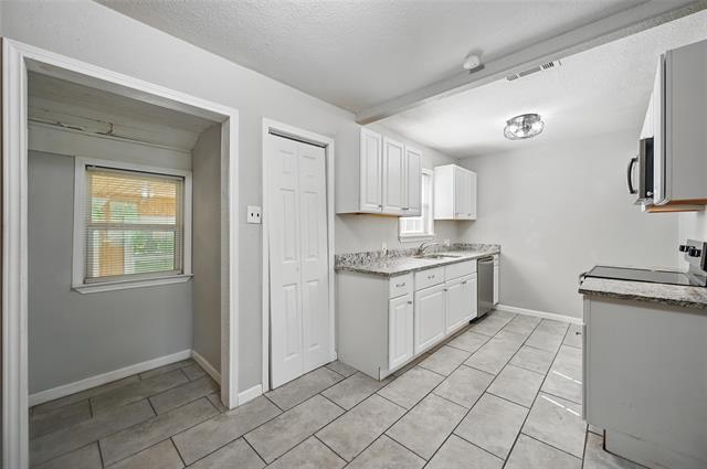 Building Photo - 5021 Gilbert Dr