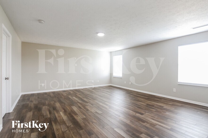 Building Photo - 3674 Pickwick Cir