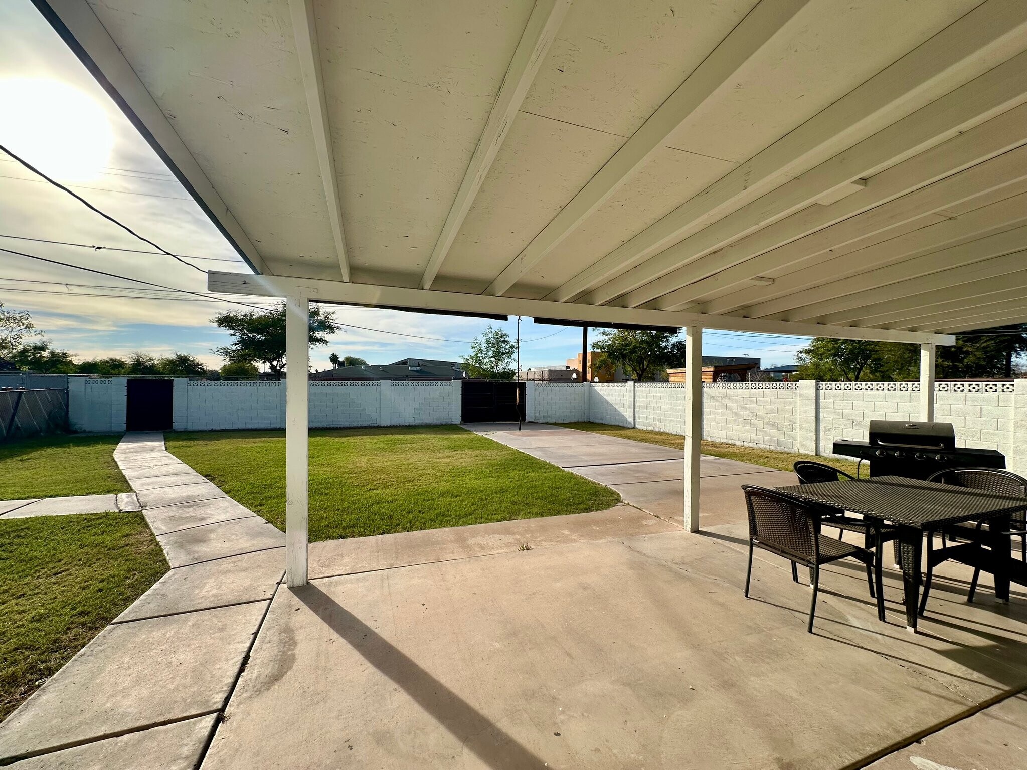 Building Photo - 1020 S Lola Ln