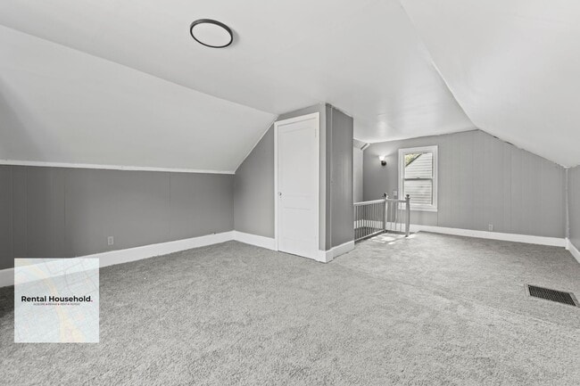 Building Photo - Stunning Renovated 3-Bedroom Bungalow