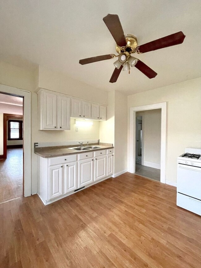 Building Photo - 2577 N 52nd St