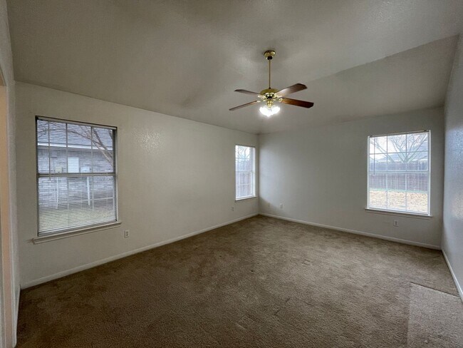 Building Photo - 2306 Moonstone Dr