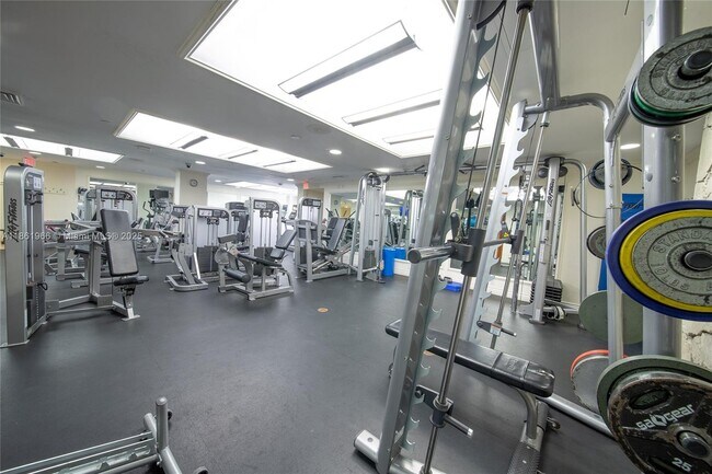 Building Photo - 1121 Crandon Blvd