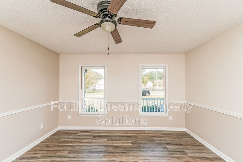 Building Photo - 814 N Greenbriar St