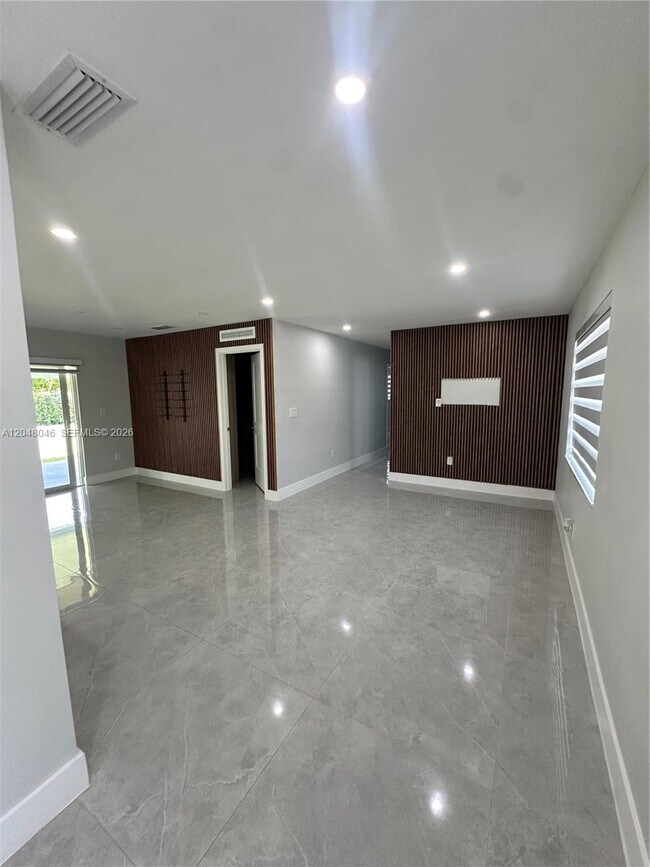 Building Photo - 10790 SW 66th Dr