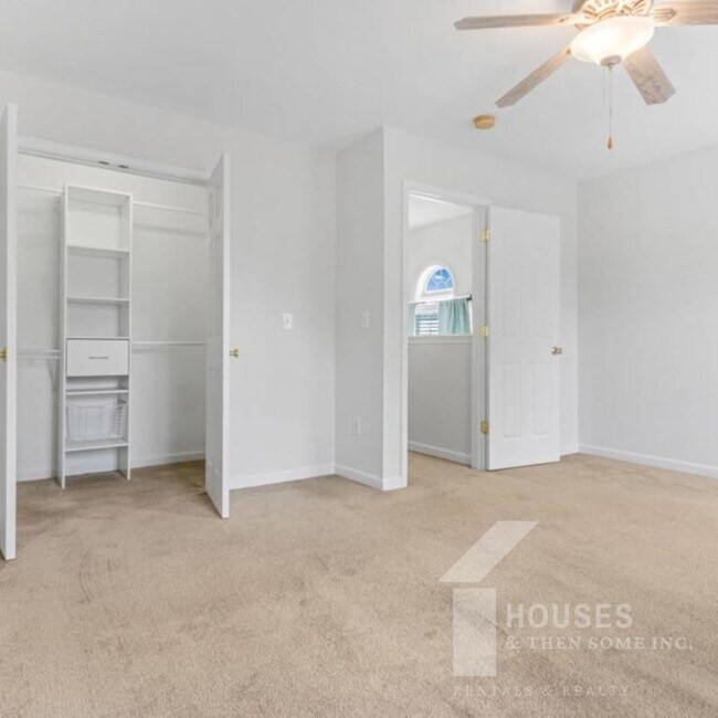 Building Photo - 112 Asteria St