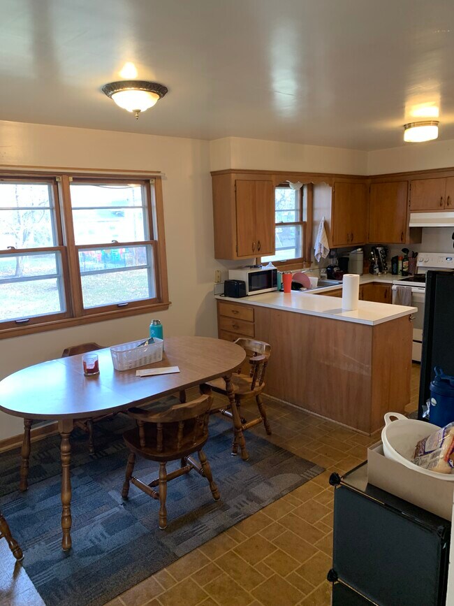 Building Photo - 108 Meadow Ln