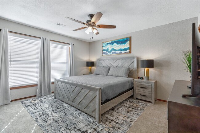 Building Photo - 6 Connie Ln