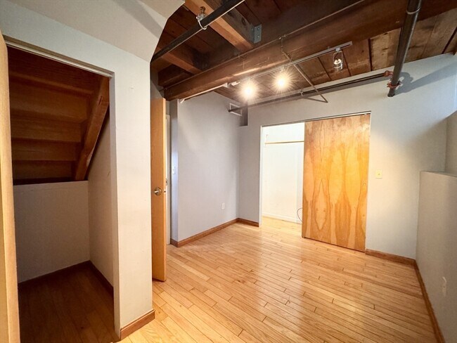 Building Photo - 1 Envelope Terrace