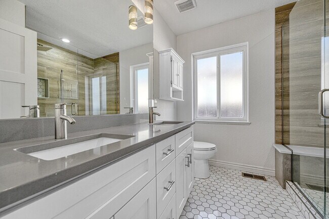 Building Photo - $3,595.00, $300 OFF First Months' Rent - 4 Bedroom, 3 Bath, Single Family Home in Denver with Fin...