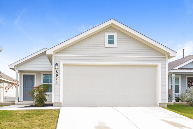 Building Photo - 8944 Yorkshire Way