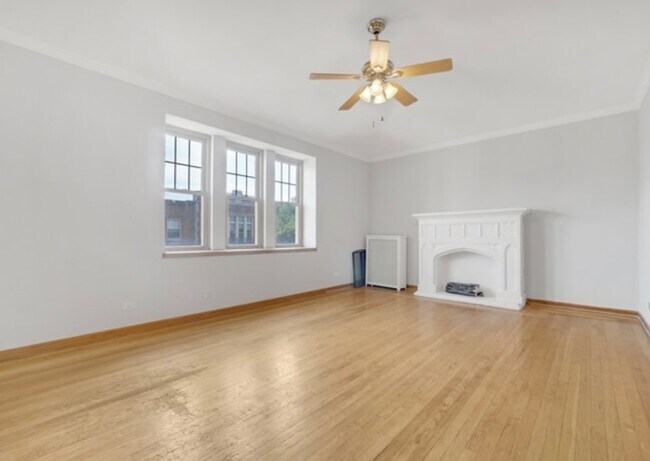 Building Photo - 10913 S Longwood Dr