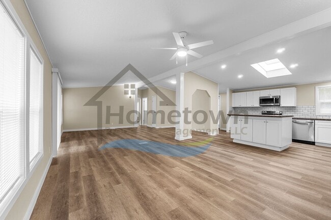 Building Photo - 3 Bedroom 2 Bathroom Home in a Rustic Setting with Mountain Views Available in Blanchard!