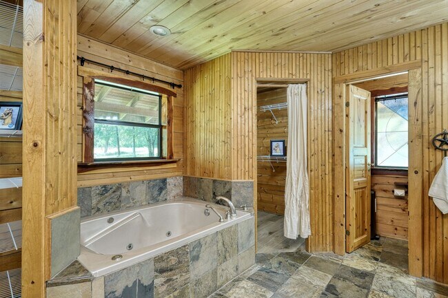 Building Photo - Custom Home with Separate Apartment
