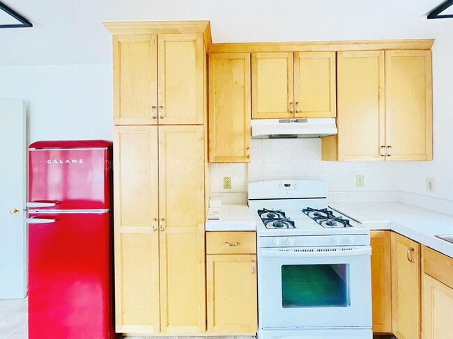 Building Photo - 1012 Munras Ave