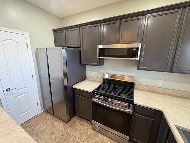 Building Photo - Move in ready Vail School District