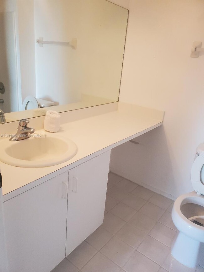 Building Photo - 16645 Hemingway Dr