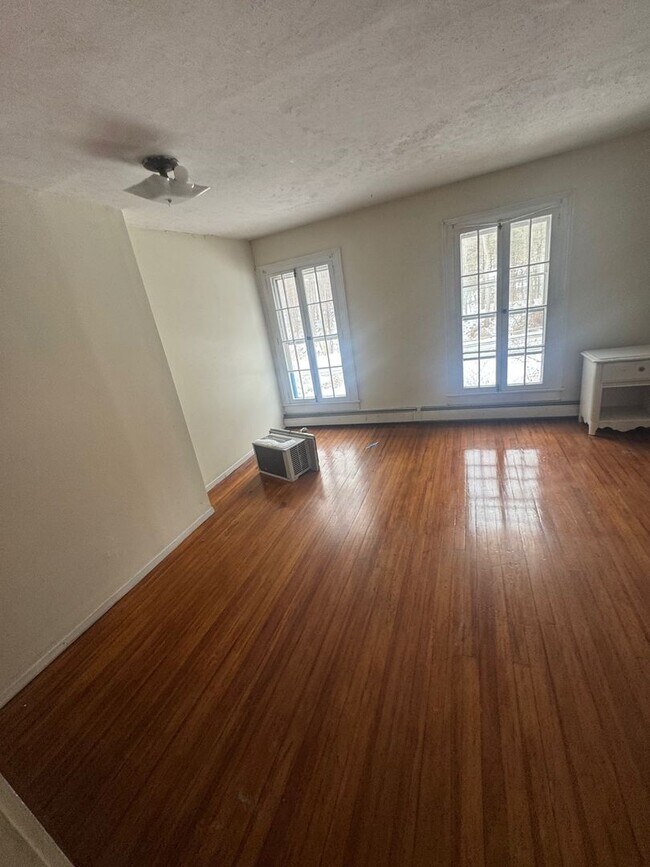 Building Photo - Millerton