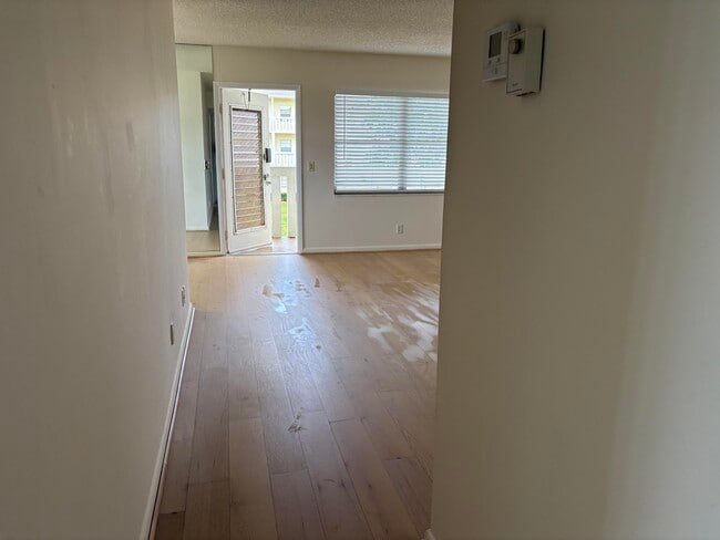 Building Photo - 186 Dorset E